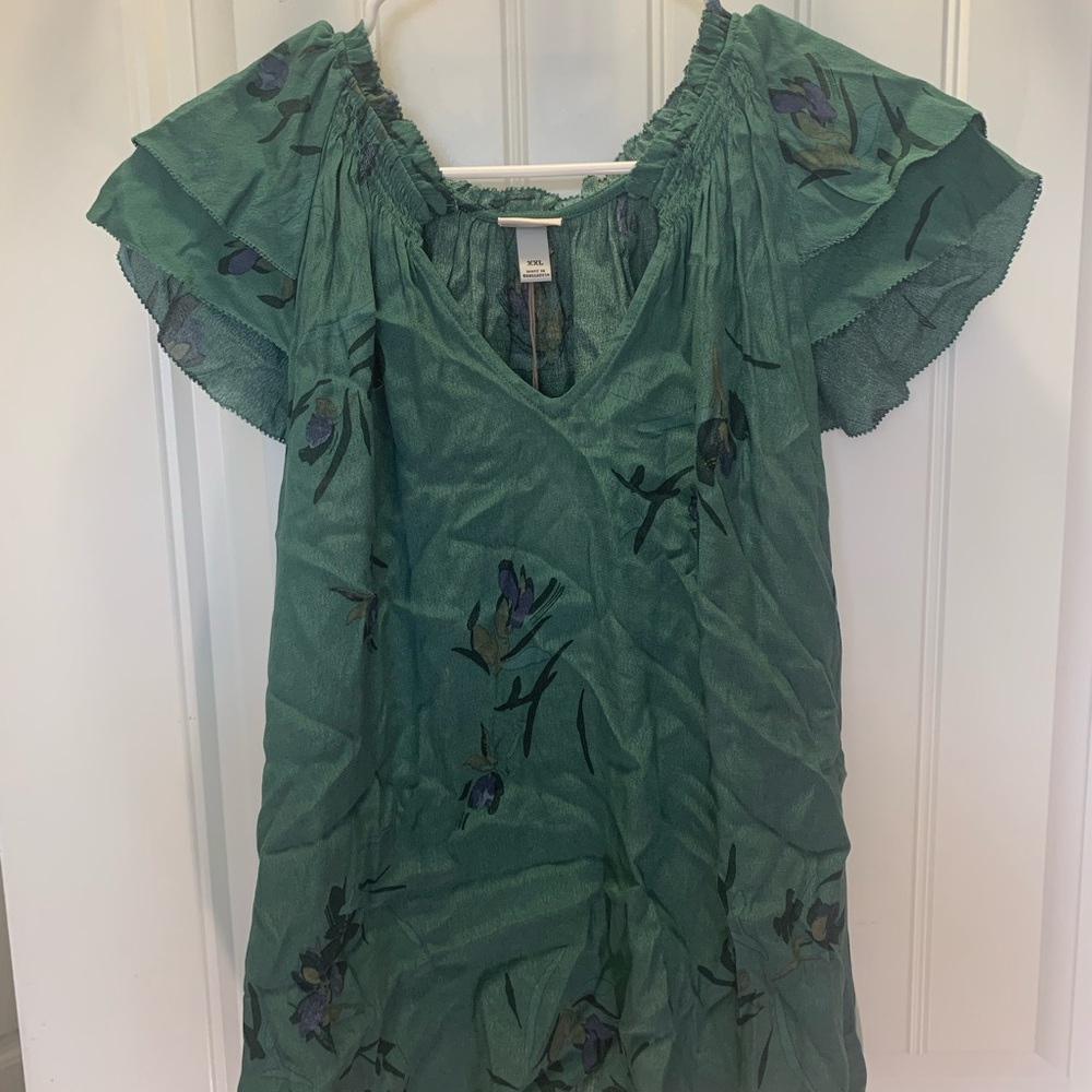 XXL A NEW DAY V-NECK TOP